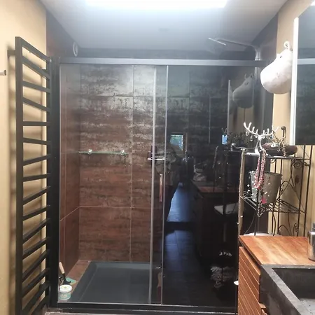 בית אירוח Gee Is Sharing לייז'